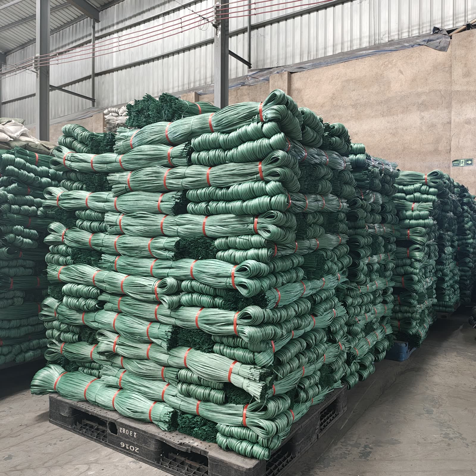 Plastic tying twine stock